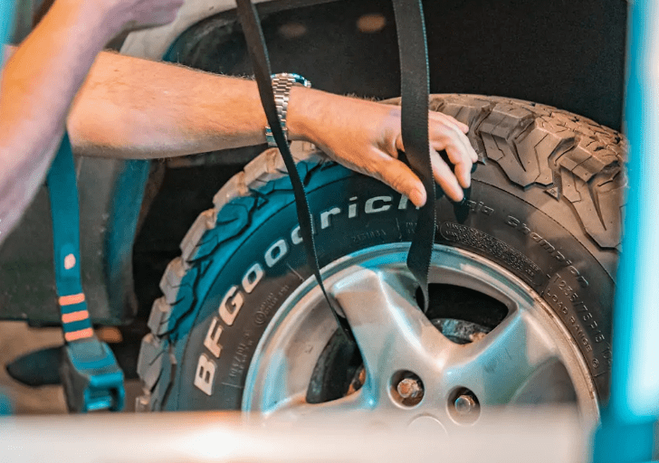 Tent tie down - Zieht das Zelt fest an und sichert es auch bei schlechtem Wetter - Good Camper - Showroom & Onlineshop für Dachzelte HH