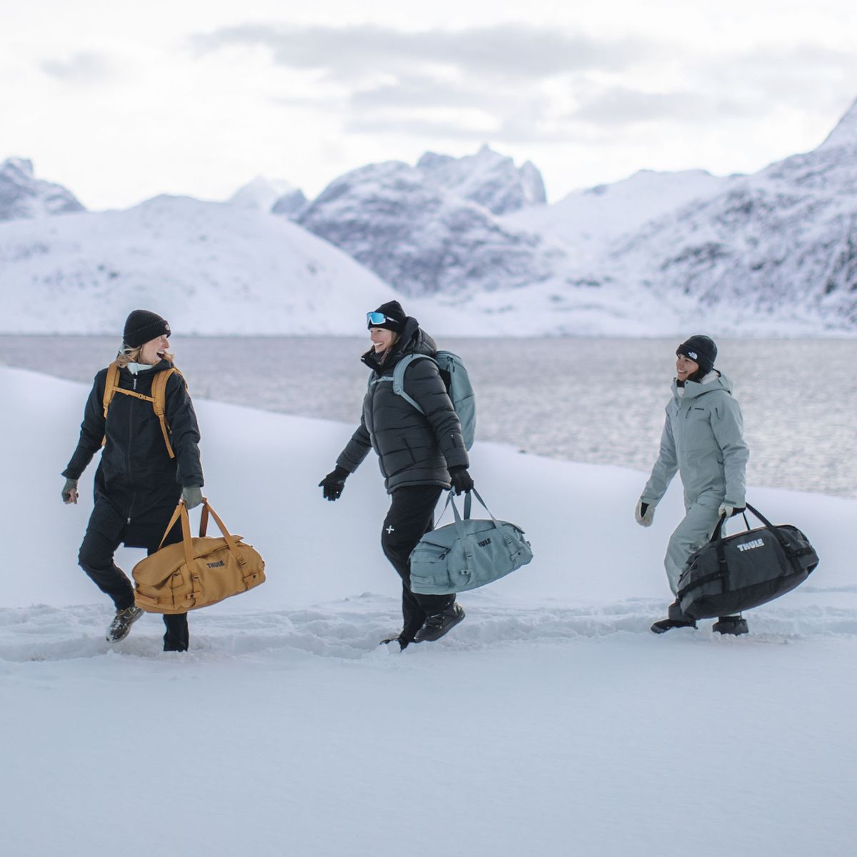 Thule Chasm 70 L Reisetasche und Rucksackfunktion - verschiedene Farben - Good Camper-Showroom & Onlineshop für Dachzelte HH
