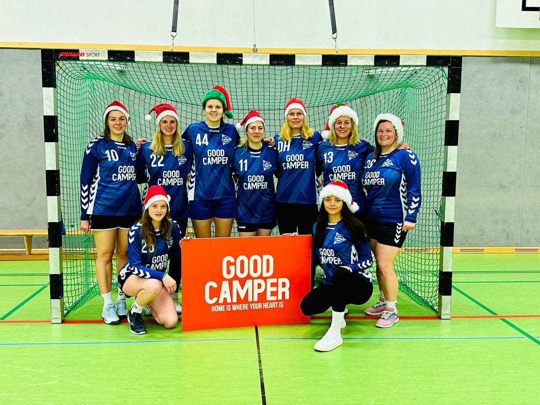 Good Camper stärkt den Teamgeist: Neue Aufwärmtrikots für die 4. Damen Handballmannschaft des SG Hamburg Nord - Good Camper-Showroom & Onlineshop für Dachzelte HH